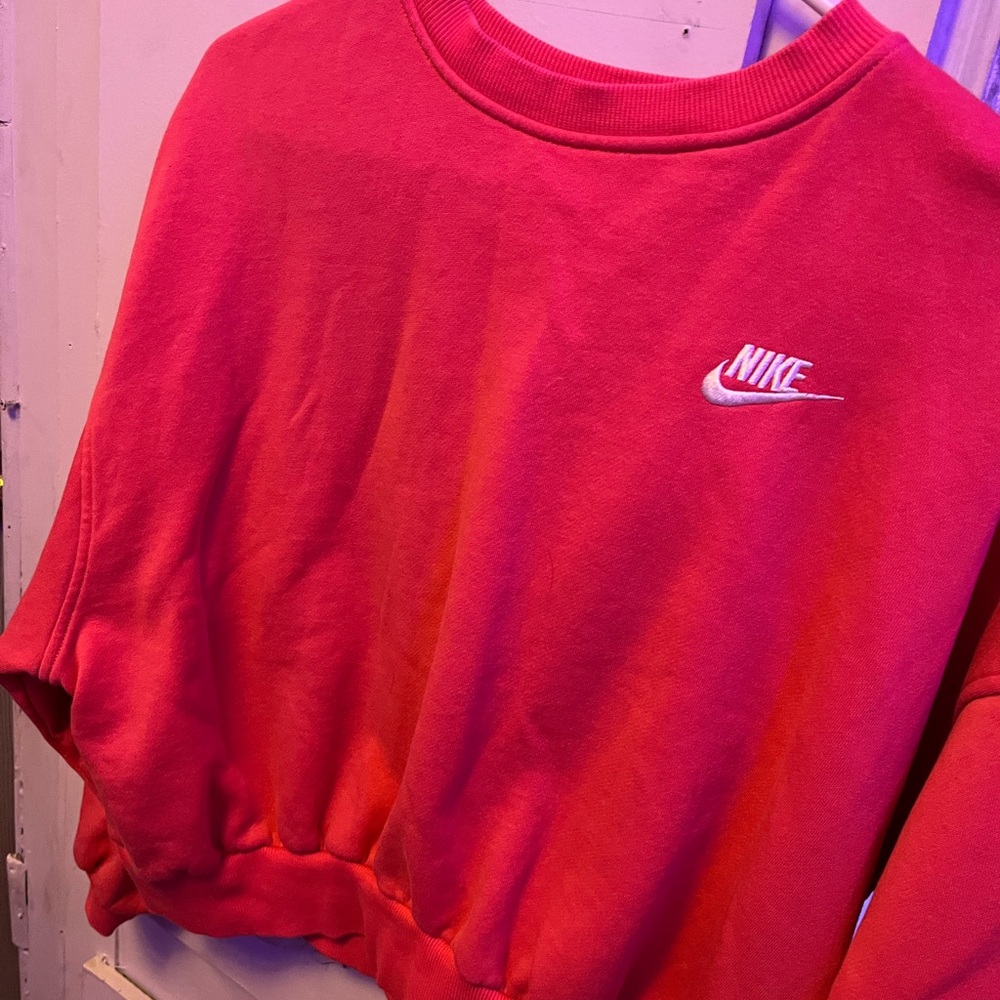 Girls nike sweater, fits like woman’s s